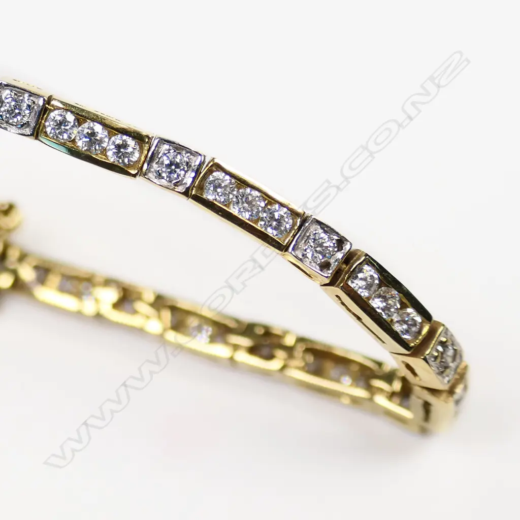 9CT YELLOW GOLD & CUBIC ZIRCONIA TENNIS BRACELET 8.78gms ONE STONE MISSING Image 1++