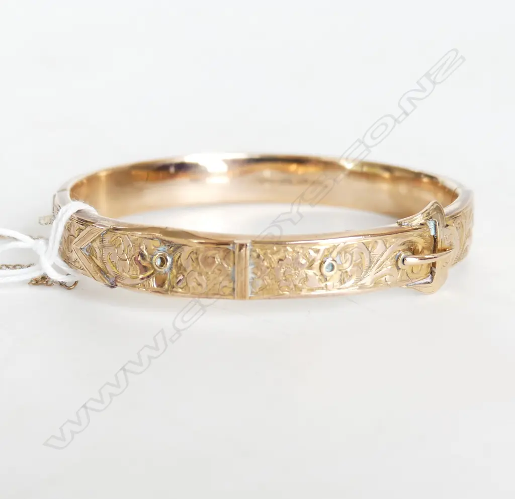 GOLD PLATE SNAP BRACELET, BUCKLE DETAIL, DENTED Image 1++