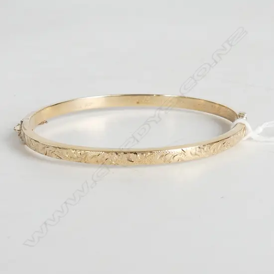 9ct GOLD HINGED BANGLE, 7.2gm