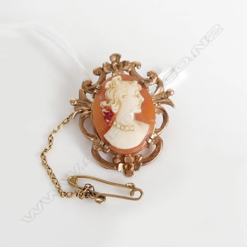 9ct CAMEO BROOCH, 3gm Image 1++