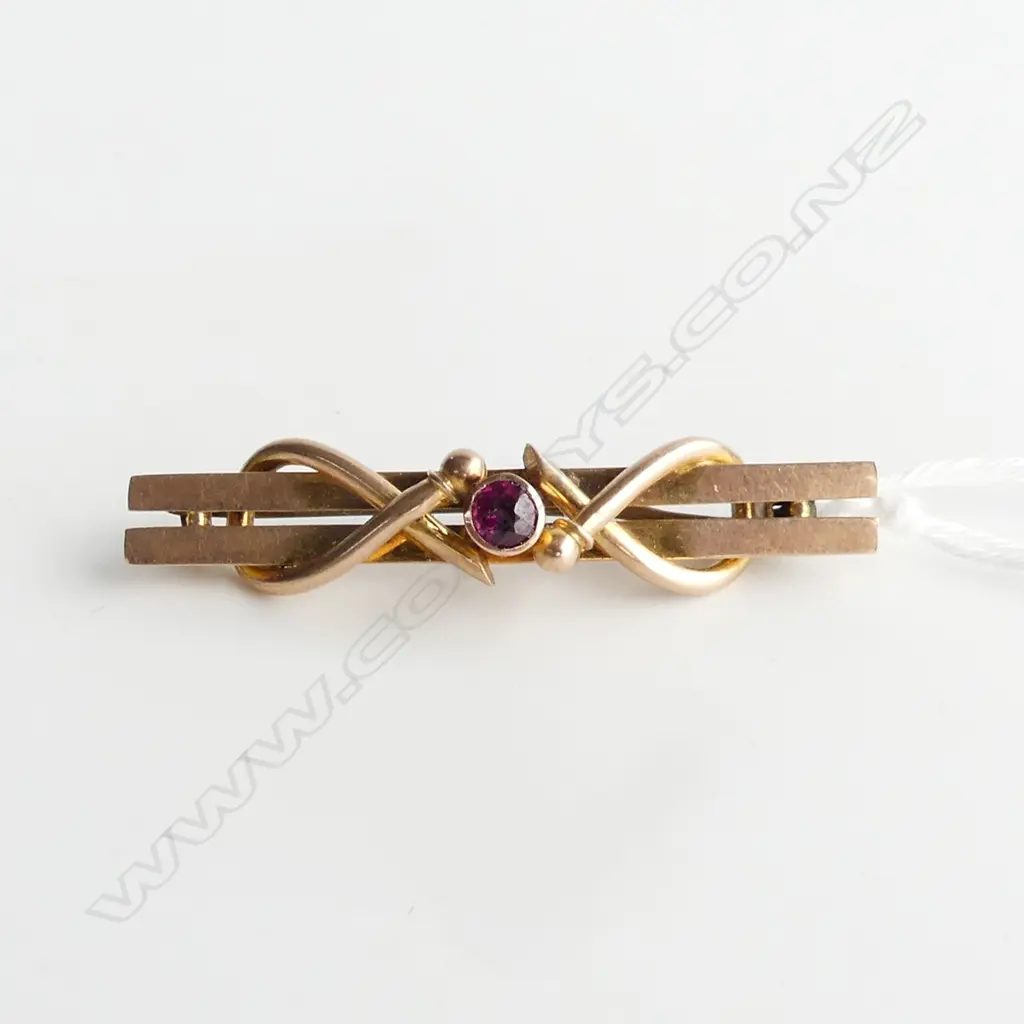 N.Z MADE 9CT BAR BROOCH WITH RUBY? 2.52 GRAMS Image 1++