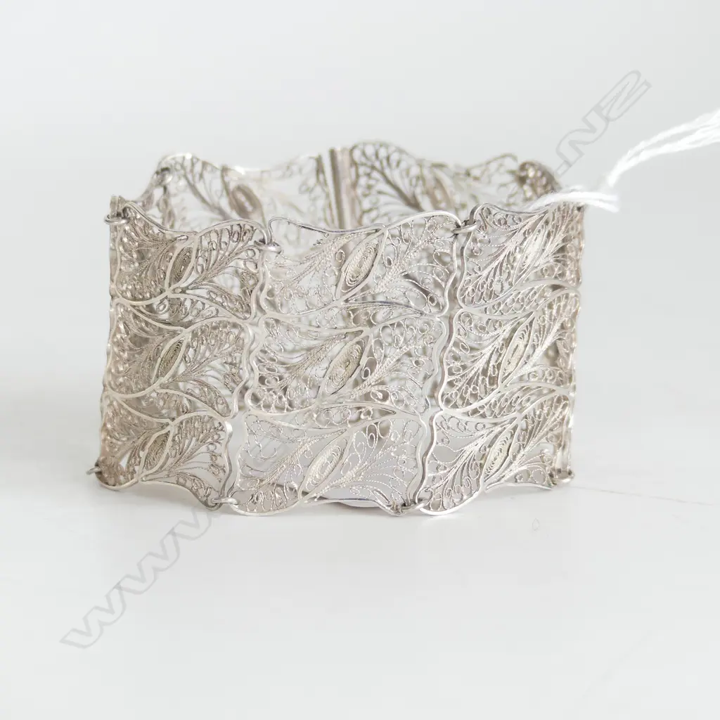 SILVER FILIGREE BRACELET & 'EYE OF HORIS' SILVER NECKLACE & EARRINGS Image 1++