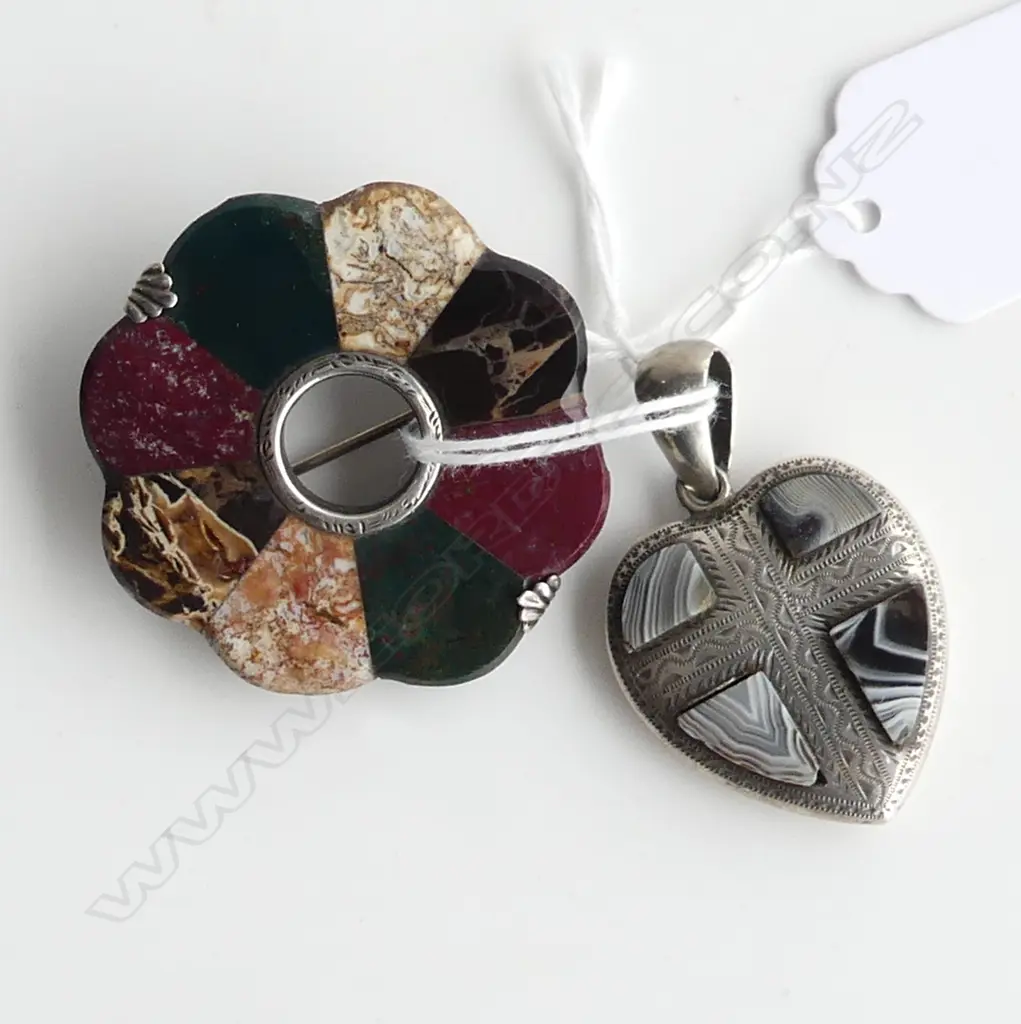 2 VICTORIAN SCOTTISH SILVER AND AGATE BROOCH AND PENDANT Image 1++