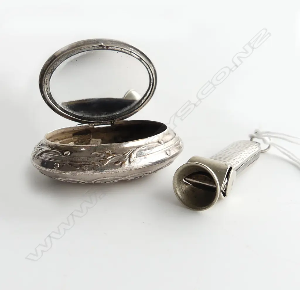 A SILVERED METAL COMPACT WITH STG SILVER CIGAR CUTTER Image 1++