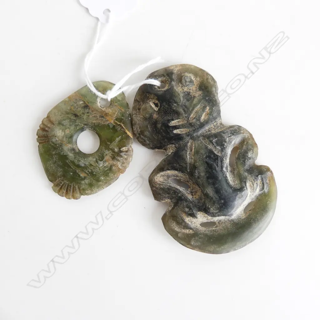 2 PCES POUNAMU / GREENSTONE; TIKI H.70mm & PAROT THETHERING RING Image 1++