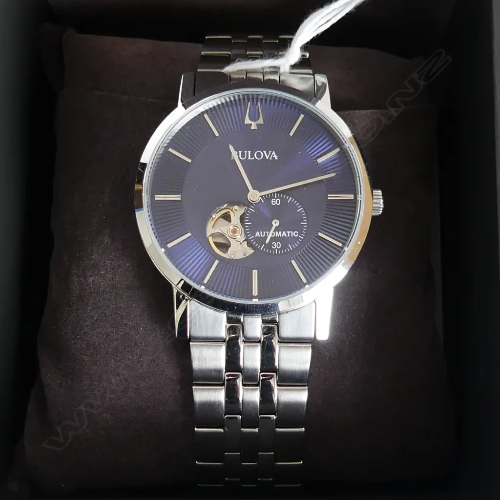 GENTS BULOVA WRIST WATCH, BOXED Image 1++