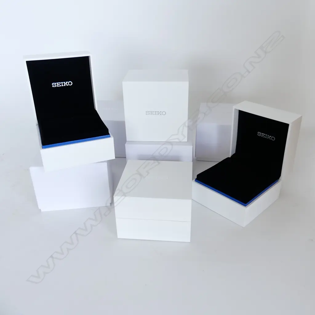 4 NEW SEIKO WATCH BOXES, INNER & OUTER BOXES & VELVET CUSHIONS Image 1++