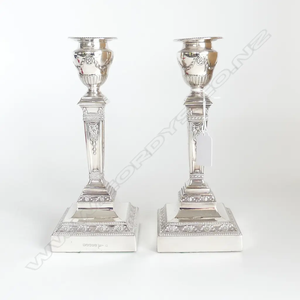 PAIR OF GEORGIAN STYLE SILVER PLATE CANDLESTICKS H.220mm Image 1++