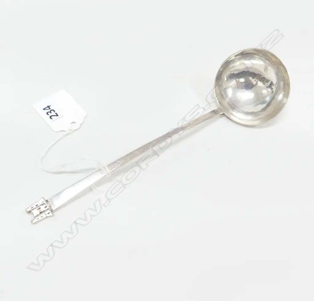 London 2002 SILVER CASTLE TOP LADLE Image 1++