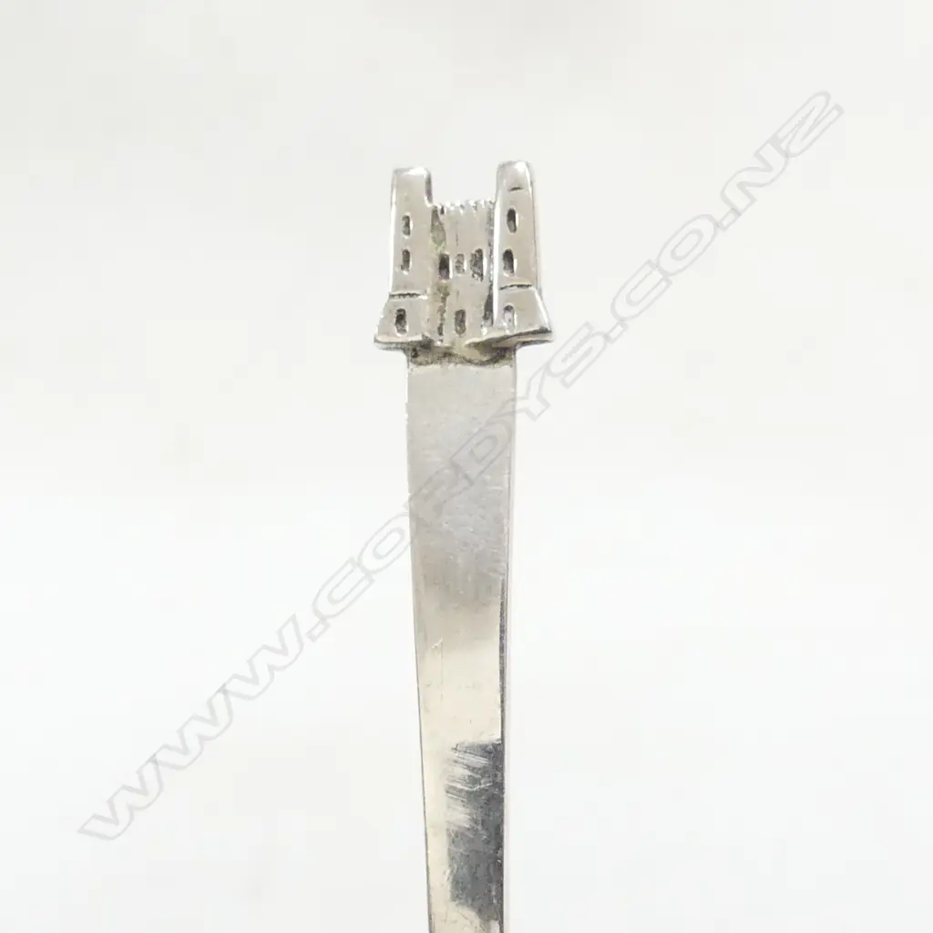 London 2002 SILVER CASTLE TOP LADLE Image 1++
