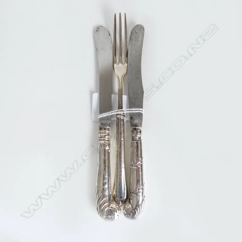 2 ST. SILVER PISTOL GRIP FRUIT KNIVES AND A PICKLE FORK Image 1++