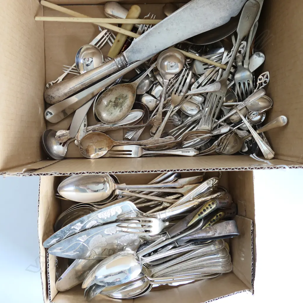 ASSTD SILVER PLATE CUTLERY & CAKE SLICES Image 1++
