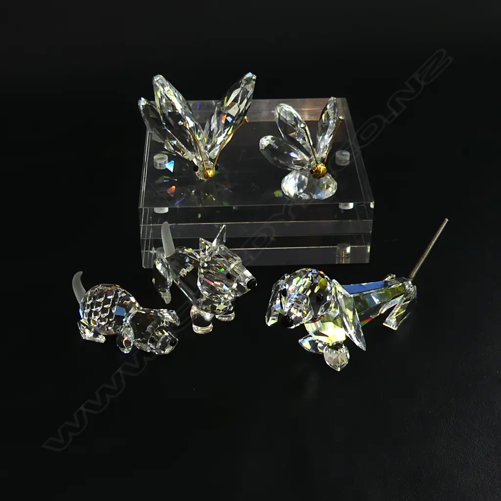 5 PCES SWAROVSKI CRYSTAL; 3 DOGS, 2 BUTTERFLIES - ALL IN ORIG. BOXES Image 1++