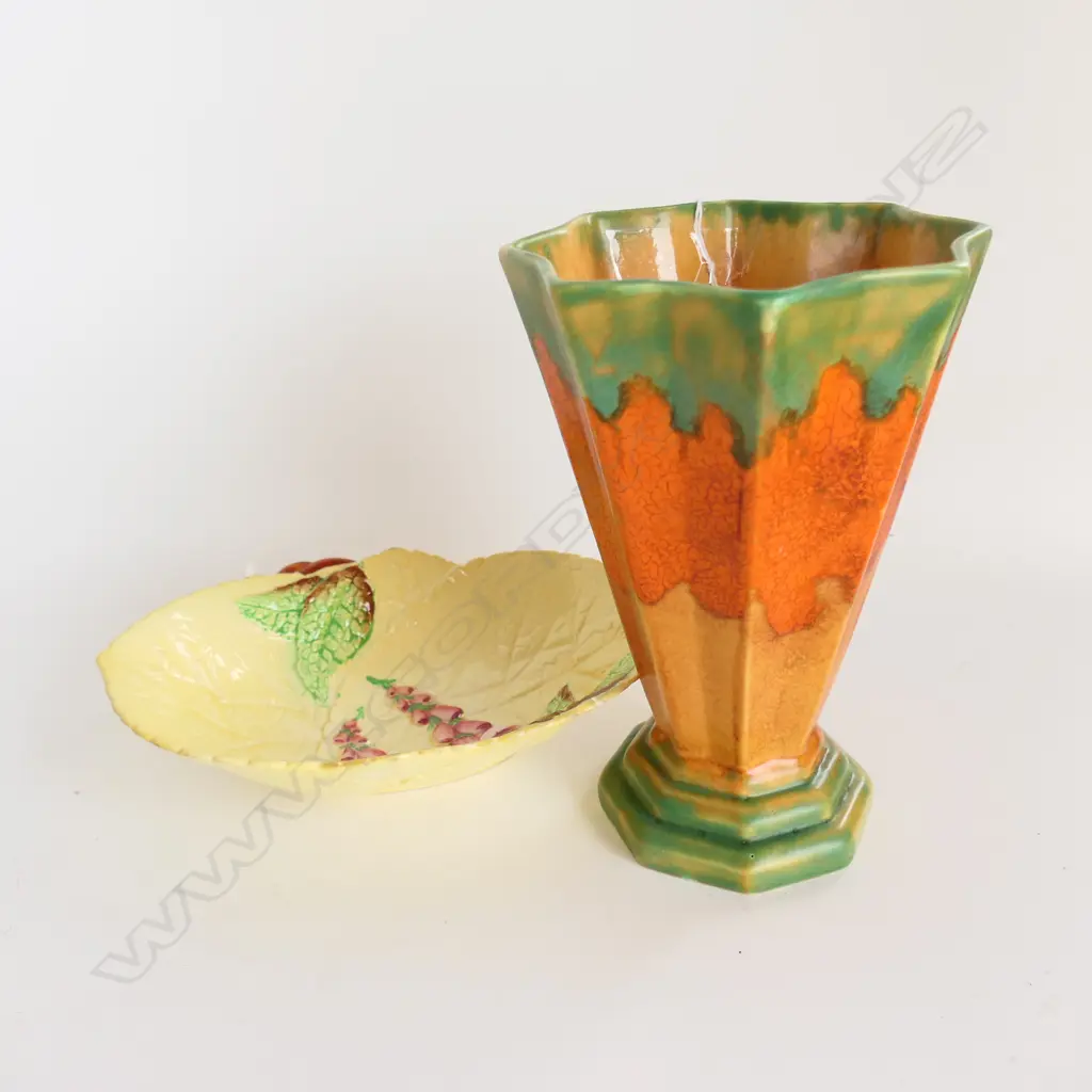 2 CHINA ITEMS, CARLTONWARE DISH HOLLYHOCKS L. 256mm + CROWN DEVON DECO OCATGONAL H.190mm Image 1++