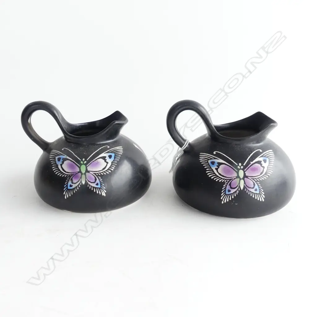 TWO SHELLEY SMALL JUGS MADAM BUTTERFLY - BLACK GROUND 1921 RARE (very good condition) Image 1++