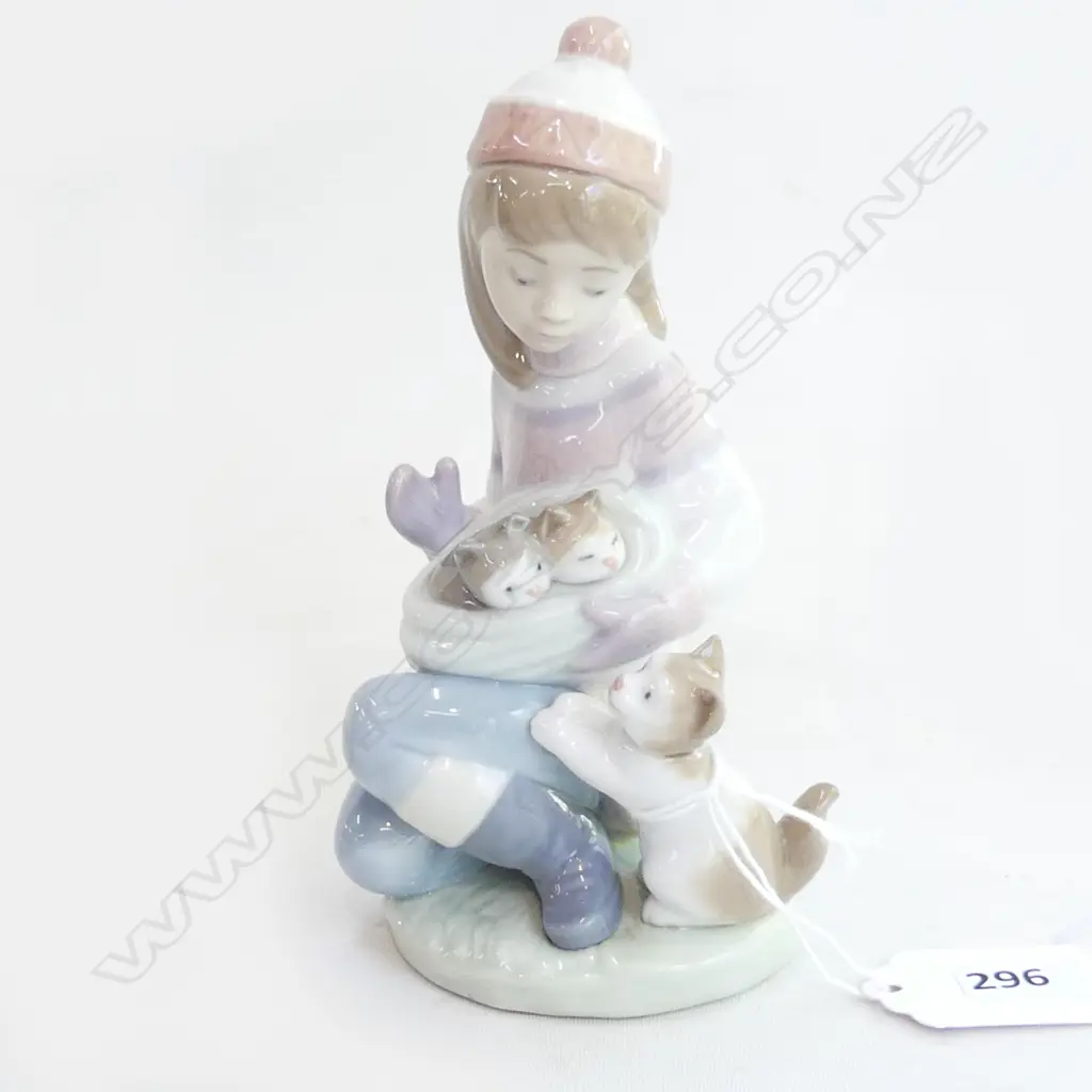 LLADRO #6020 'FRIDAYS CHILD' GIRL w. KITTENS H.145mm w. BOX Image 1++