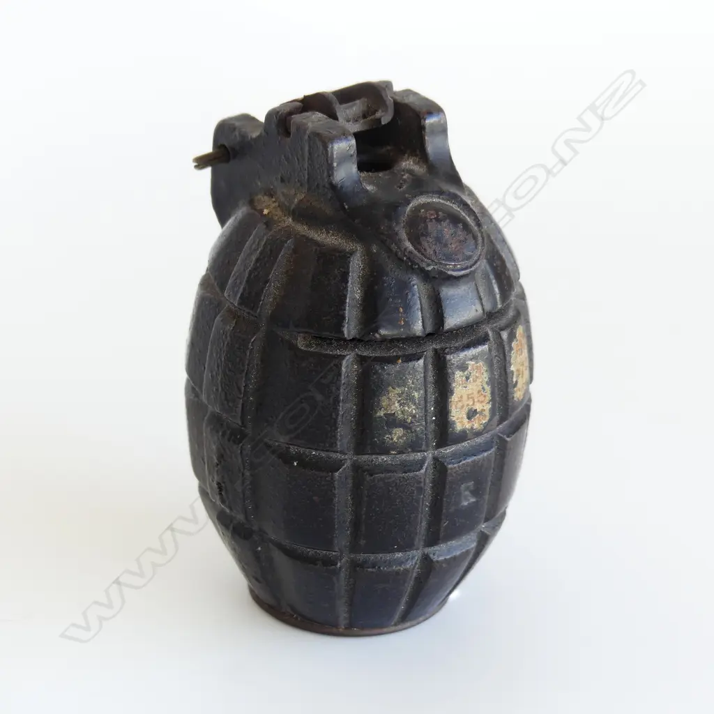 WWI BRITISH MILLS GRENADE H.90mm Image 1++