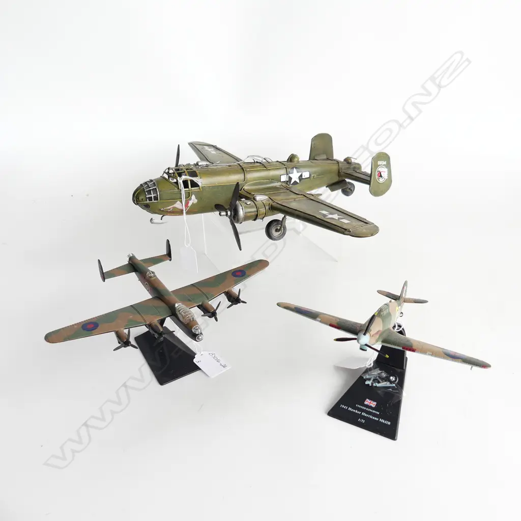 3 MODEL PLANES, 2 ENGLISH 1 AMERICAN (L.330 x 430mm) Image 1++