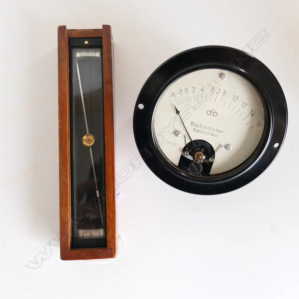 2 ITEMS, 1 WWI ARTILLERY TROUGH COMPASS IN WOODEN BOX, 1 DANISH RADIOMETER - EARLY MED RADIATION METER Image 1++