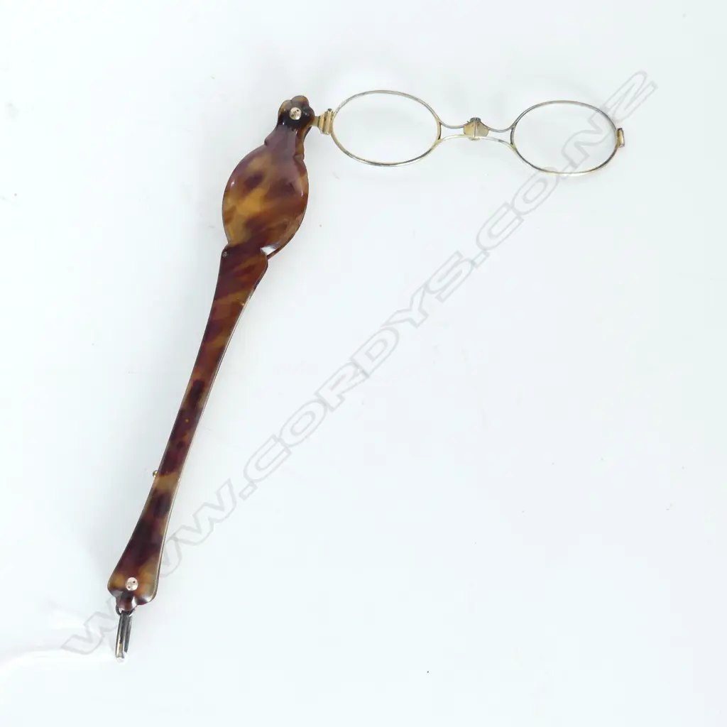 A late Victorian long handled lorgnette Image 1++