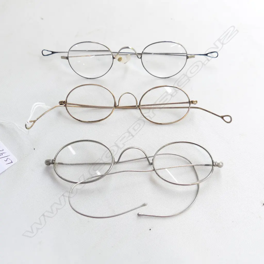 3 PAIRS OF ANTIQUE SPECTACLES – ONE WITH OLD LABEL Image 1++