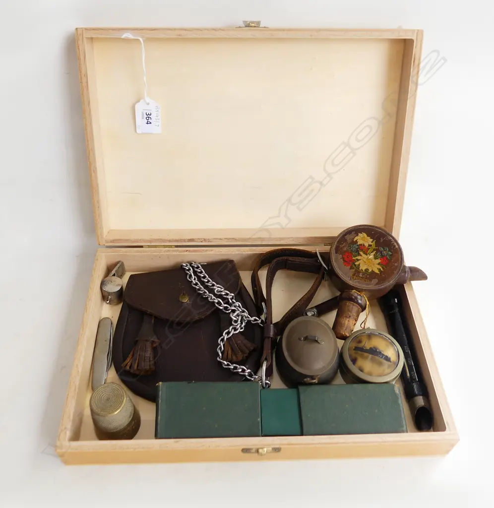 SMALL WOODEN BOX W290MM & 10 VINTAGE COLLECTABLES Image 1++