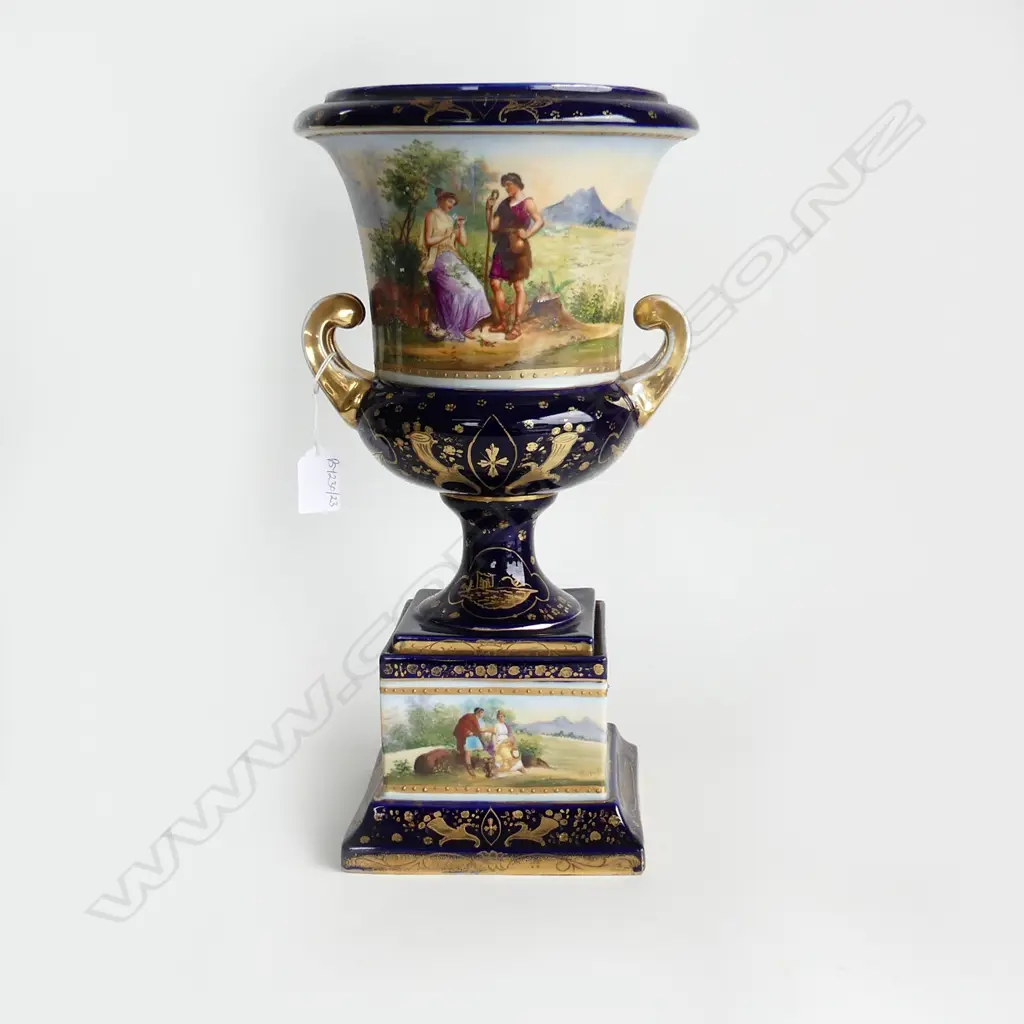 VINTAGE HAND PAINTED URN ON PLINTH H.400mm Image 1++