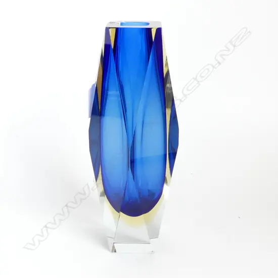 MURANO BLUE AND AMBER SOMMERSO GLASS VASE (CHIP TO BASE & ONE ON THE SIDE) H.235mm