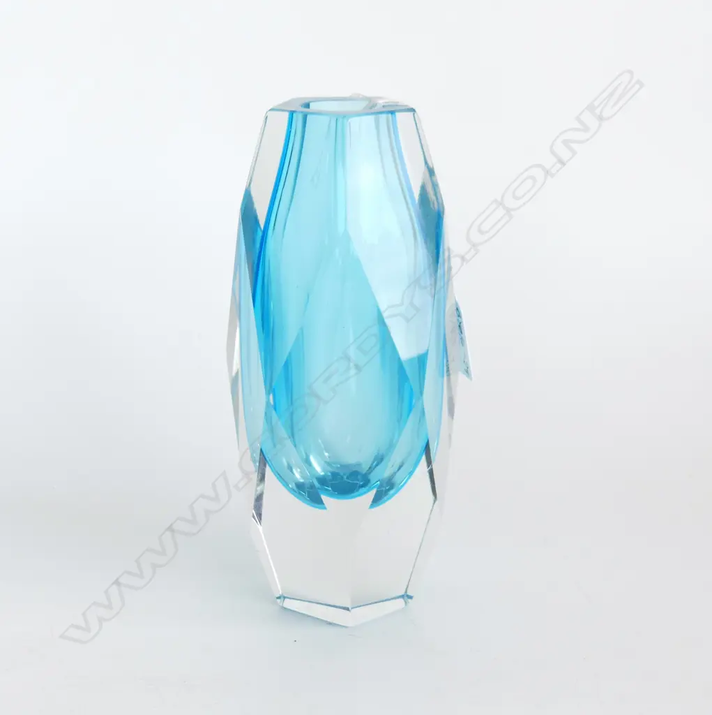 MED BLUE MURANO SOMMERSO FACET CUT GLASS VASE, H.190mm Image 1++