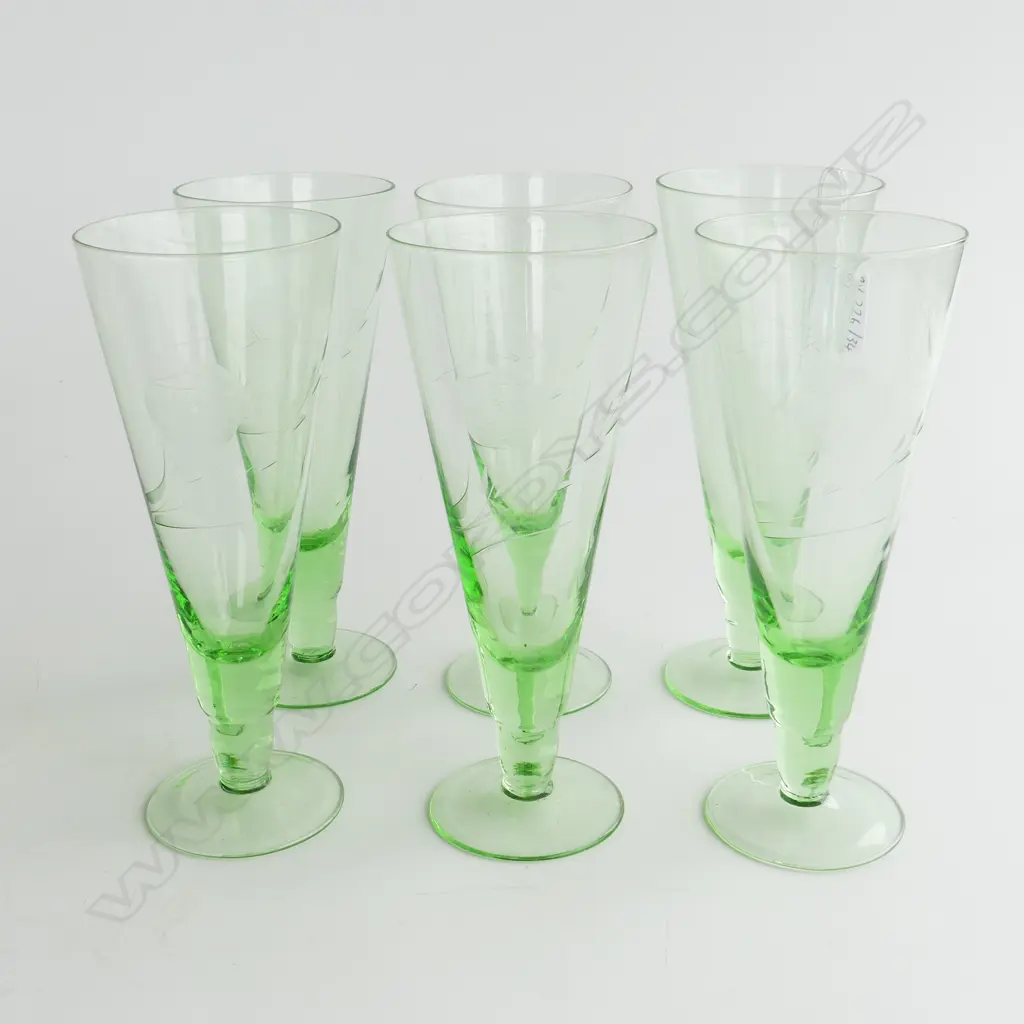 SET OF 6 VINTAGE GREEN COCKTAIL GLASSES WITH ETCHED FLORAL DECORATION, H. 18CM Image 1++