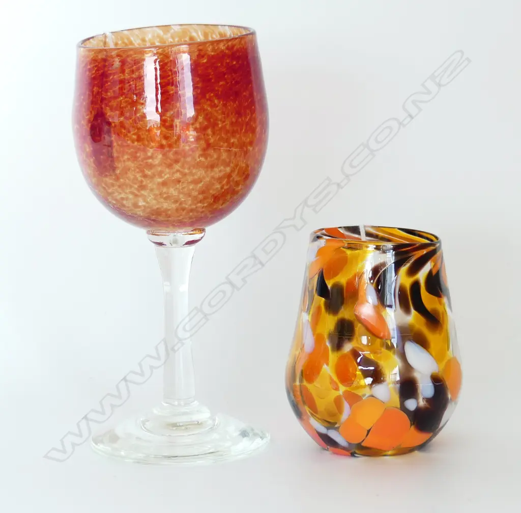2 ART GLASS PCES: LYNDON OVER WINE GLASS H.205mm & MATT HALL MOTTLED TUMBLER H.110mm Image 1++