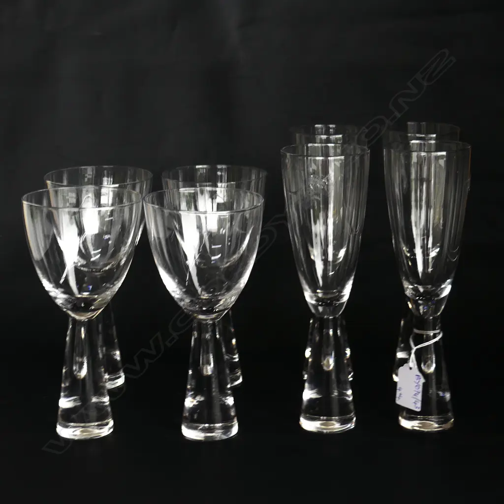 8 HEAVY BASED DRINKING GLASSES; 4 WINE H.185mm, 4 CHAMPAGNE FLUTES H.220mm Image 1++