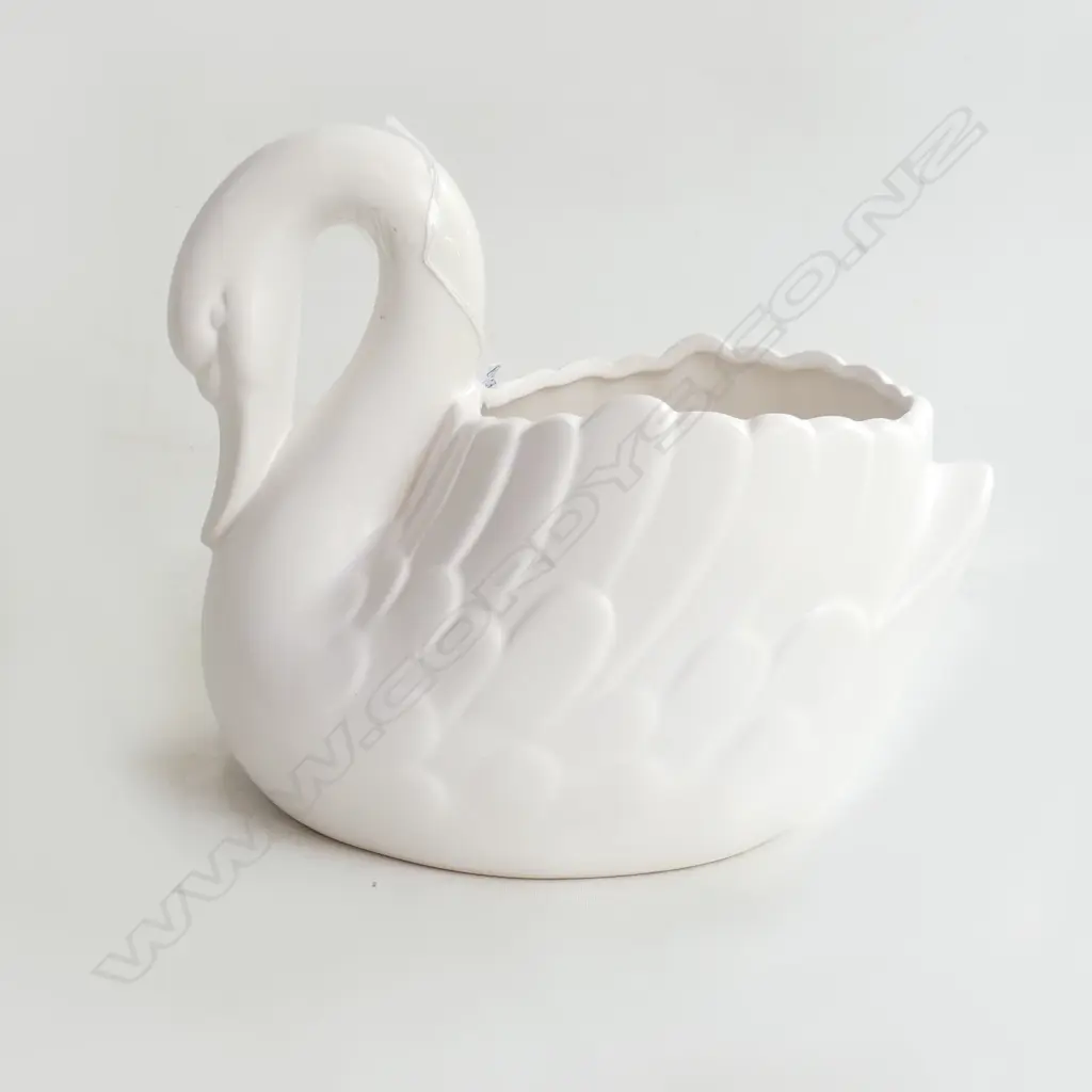 WHITE CERAMIC SWAN PLANTER H.220mm Image 1++