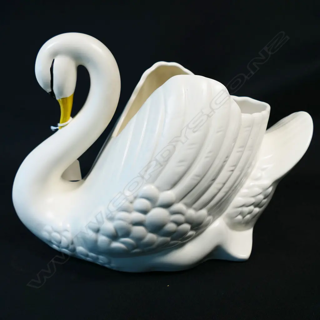 LARGE WHITE CROWN LYNN SWAN - YELLOW BEAK Image 1++