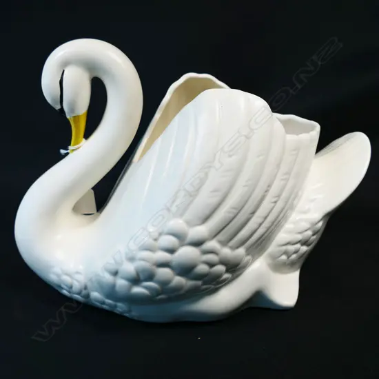 LARGE WHITE CROWN LYNN SWAN - YELLOW BEAK