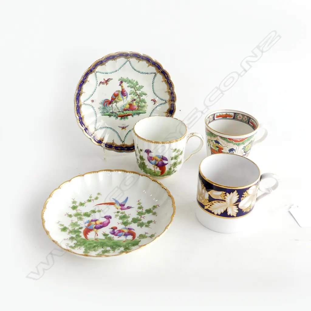 5 PCES ANTIQUE CHINA; 3 CUPS, 2 SAUCERS (1 EARLY WORCESTER) SMALL CHIP TO RIM OF CUP Image 1++