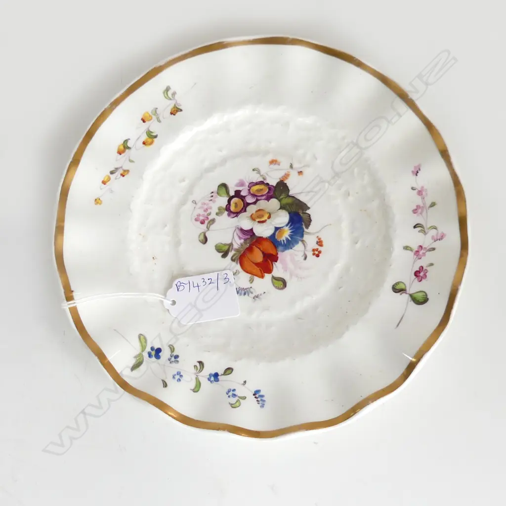 LATE 18thC SWANSEA? PLATE, FLOWER DECORATION 210mm dia (no marks to back) Image 1++