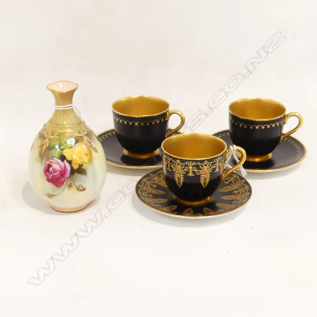 4 PCES ROYAL WORCESTER; BLUSH VASE H.100mm + 3 BLACK / GOLD C/S Image 1++