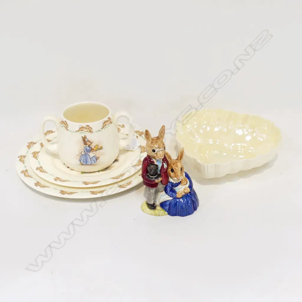 4 PCES ROYAL DOULTON BUNNYKINS + BELLEEK HEART BOWL H.160mm Image 1++