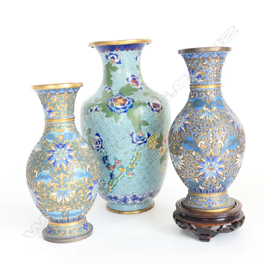 ORIENTAL CLOISONNE VASE, H.230mm & PR CHAMPLEVE VASES 1 W STAND IN BLUE TONES, H.180mm Image 1++