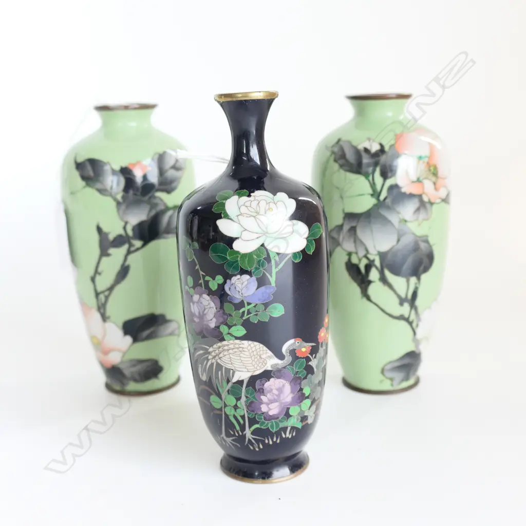 3 JAPANESE CLOISONNE ENAMEL VASES, PR GREEN & PINK, 1 NAVY W SWALLOW, H.150mm, ALL DAMAGED Image 1++