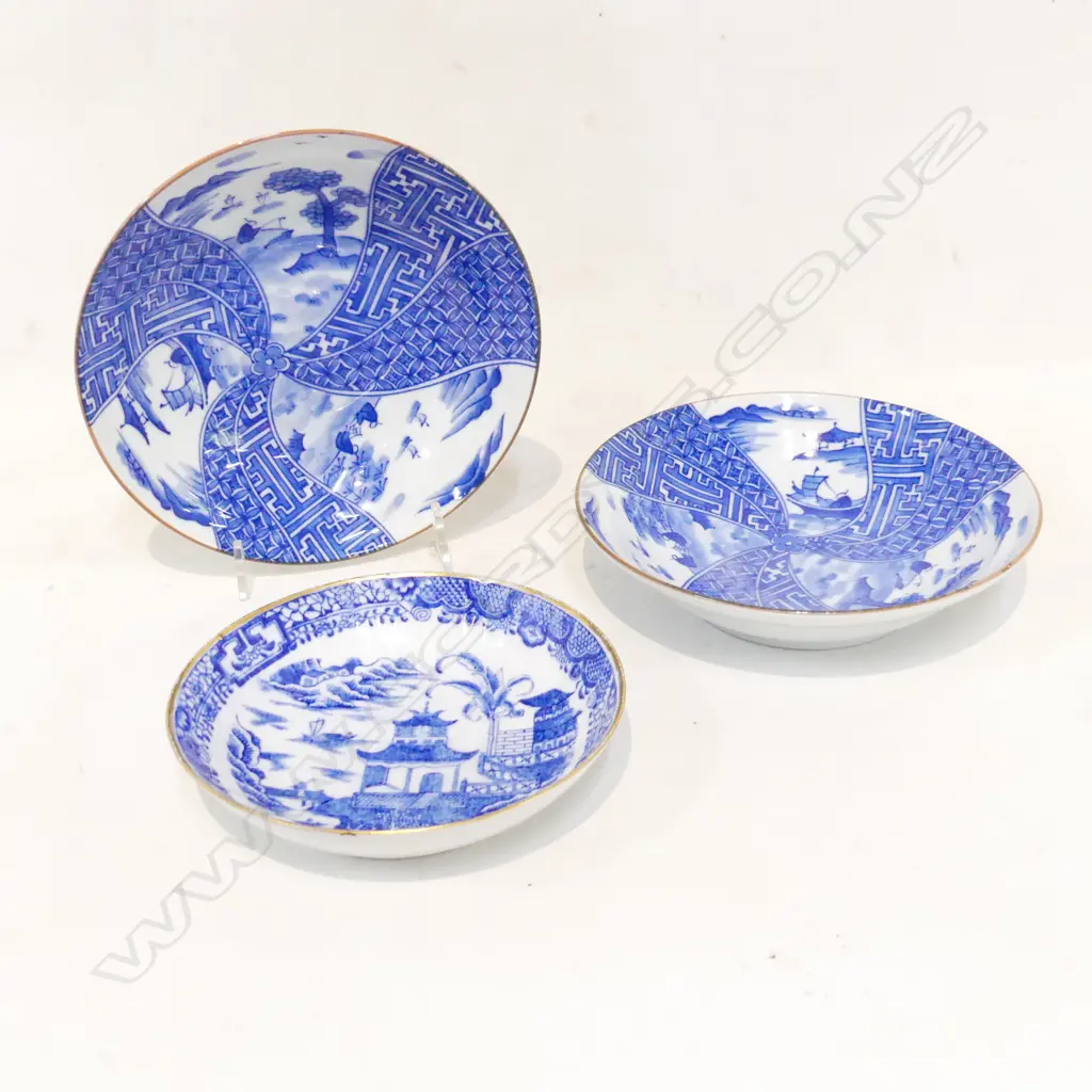 TWO FINE CHINESE PORCELAIN B/W DISHES & EXPORT WARE DISH (ex condition) Image 1++