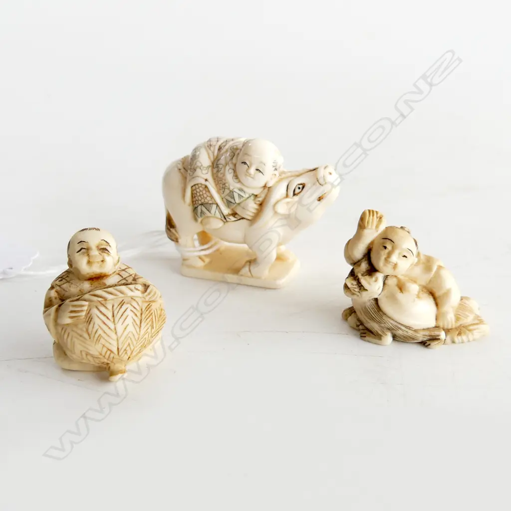 3 JAPANESE IVORY NETSUKE; OXEN RIDER, MAN w. ANIMAL, MAN w. BASKET W.50mm Image 1++