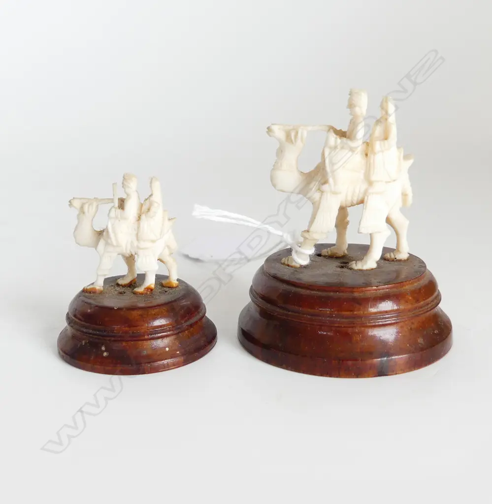 2 SMALL IVORY CARVED CAMELS ON WOODEN STANDS H 70 MM Image 1++