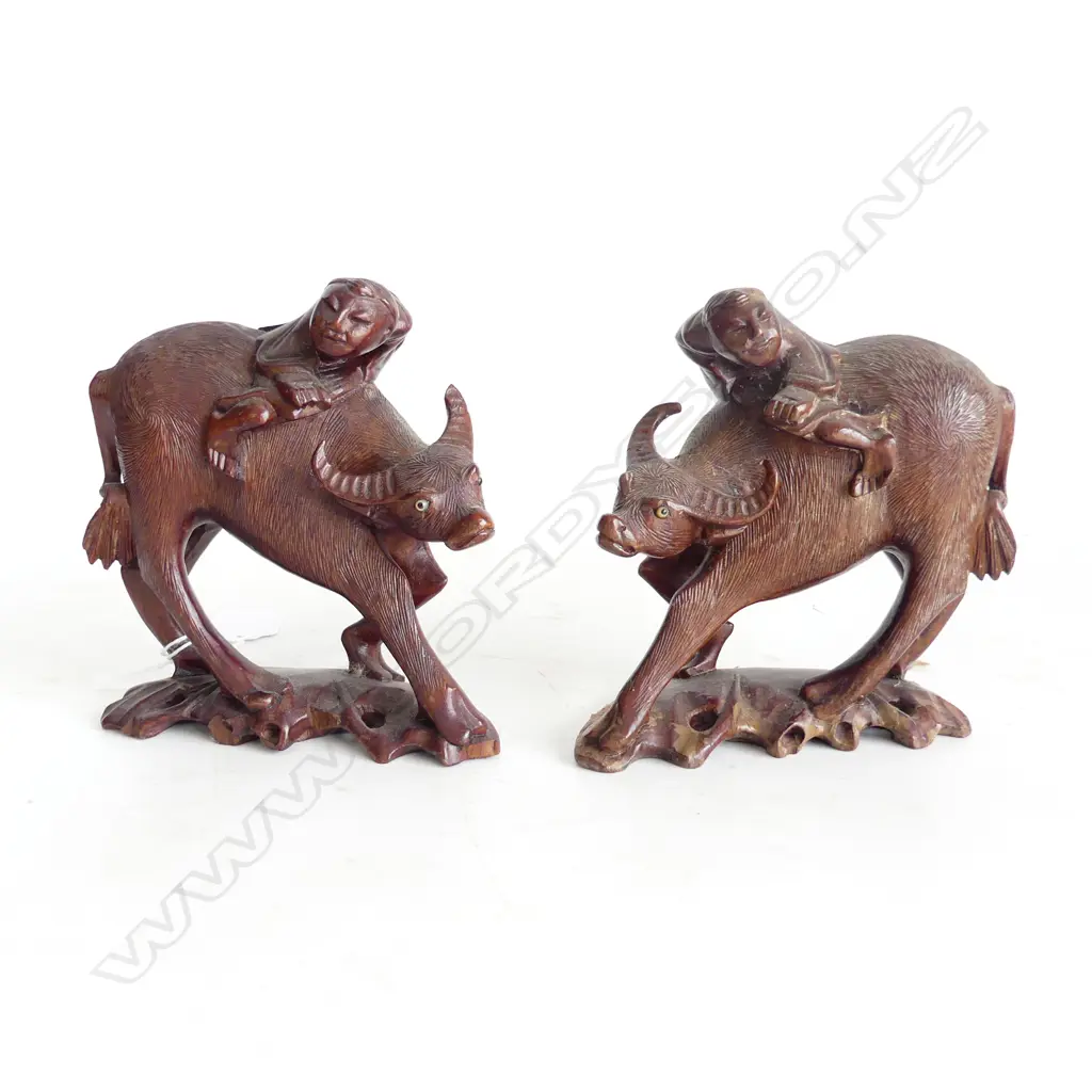 PR MIRROR WOODEN CARVINGS; OX WITH CHILD H. 115mm L 110mm Image 1++