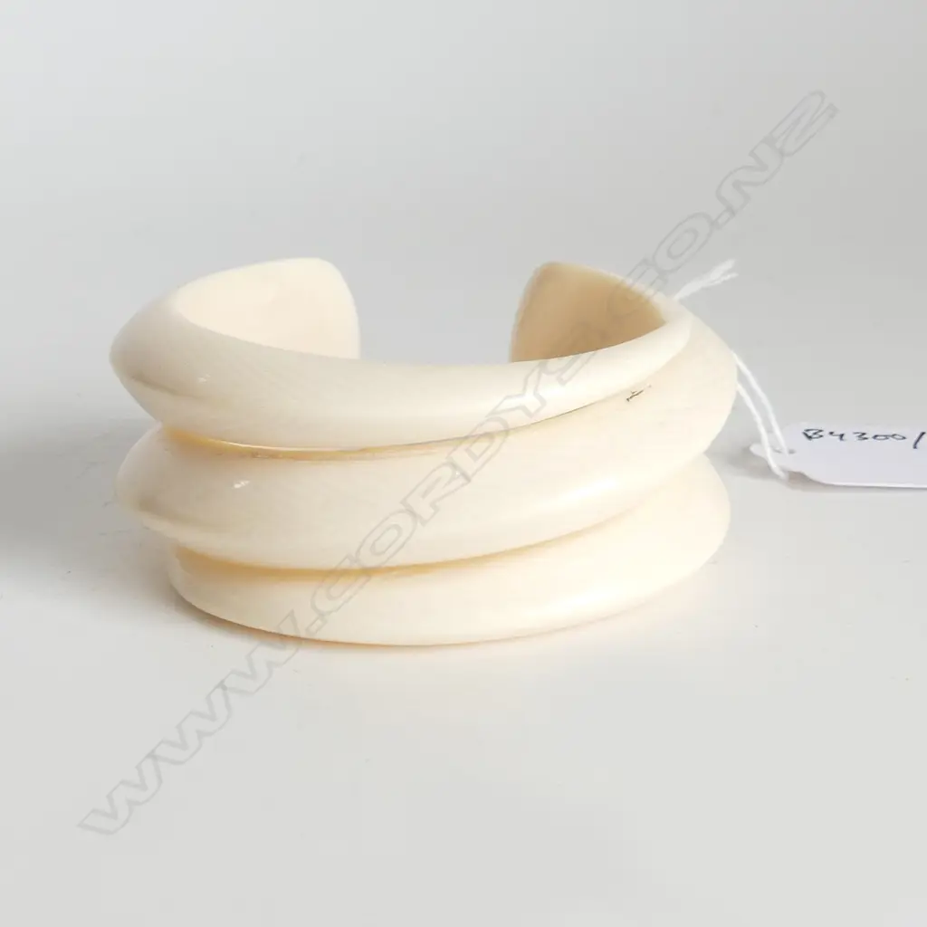 CARVED IVORY CUFF/ BANGLE W 70 MM Image 1++