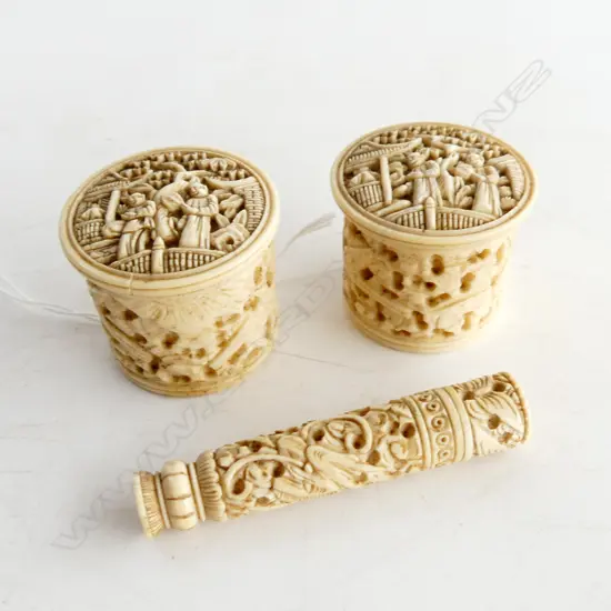3 ORIENTAL BONE / IVORY CONTAINERS (PR + 1 L.70mm)