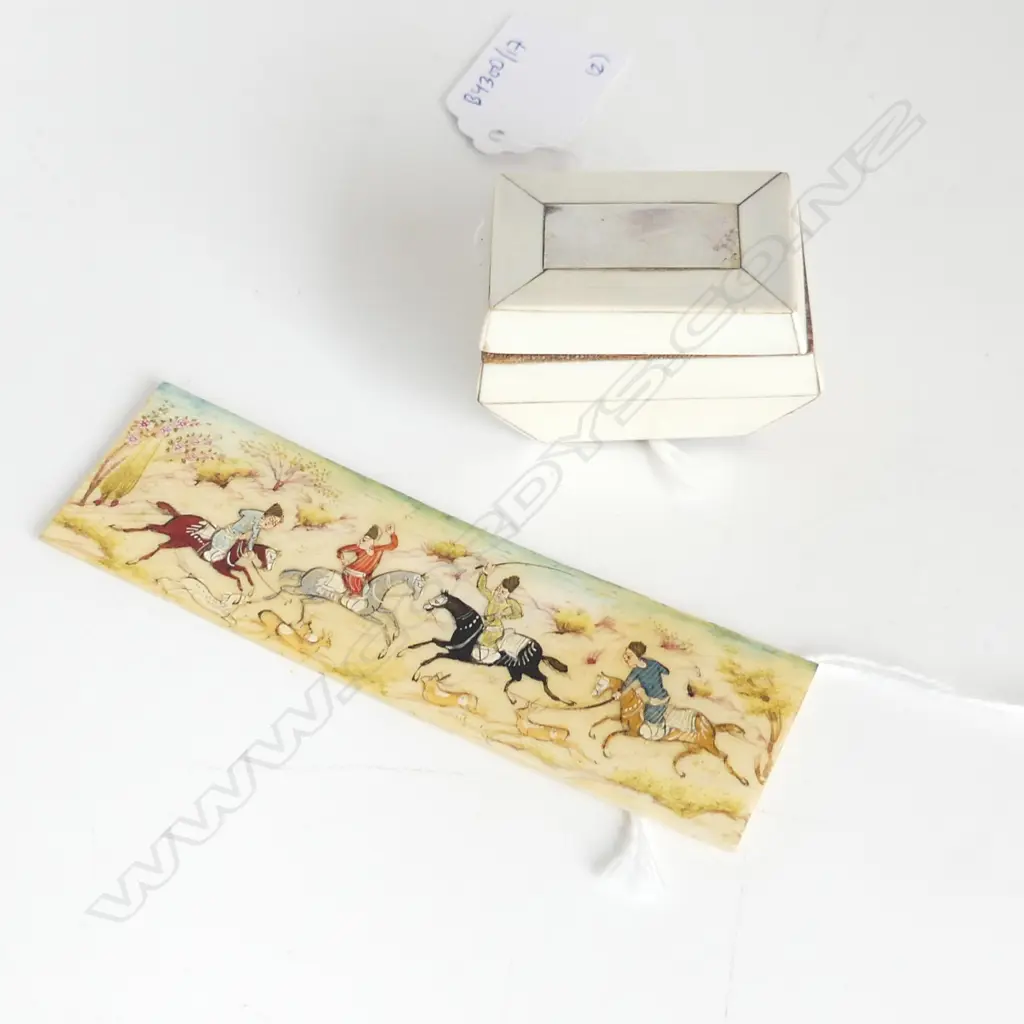IVORY CASKET SHAPED THIMBLE BOX WITH PAINTED IVORY PANEL L II0 MM Image 1++