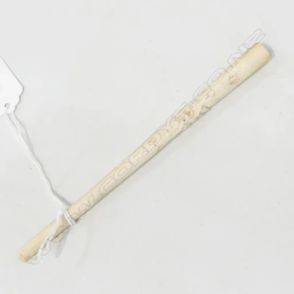 ANTIQUE IVORY CIGARETTE HOLDER, WITH CARVED FLORAL DECORATION, L.16CM Image 1++