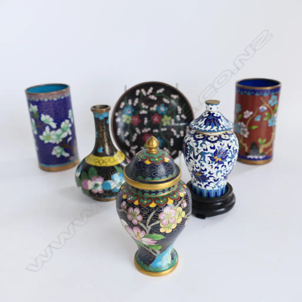 6 PCS ASSORTED ORIENTAL CLOISONNE, 2 BRUSH POTS, 3 VASES (2 LIDDED) & DISH Image 1++